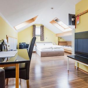 Zimmer mit zwei Einzelbetten